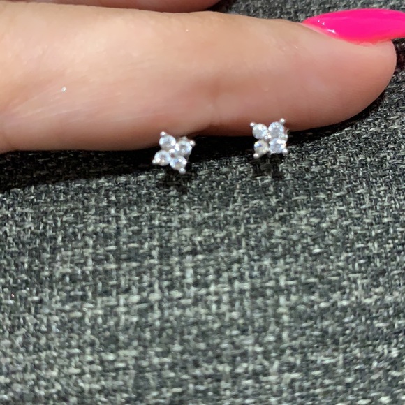 Sterling silver stud earrings - Picture 4 of 4